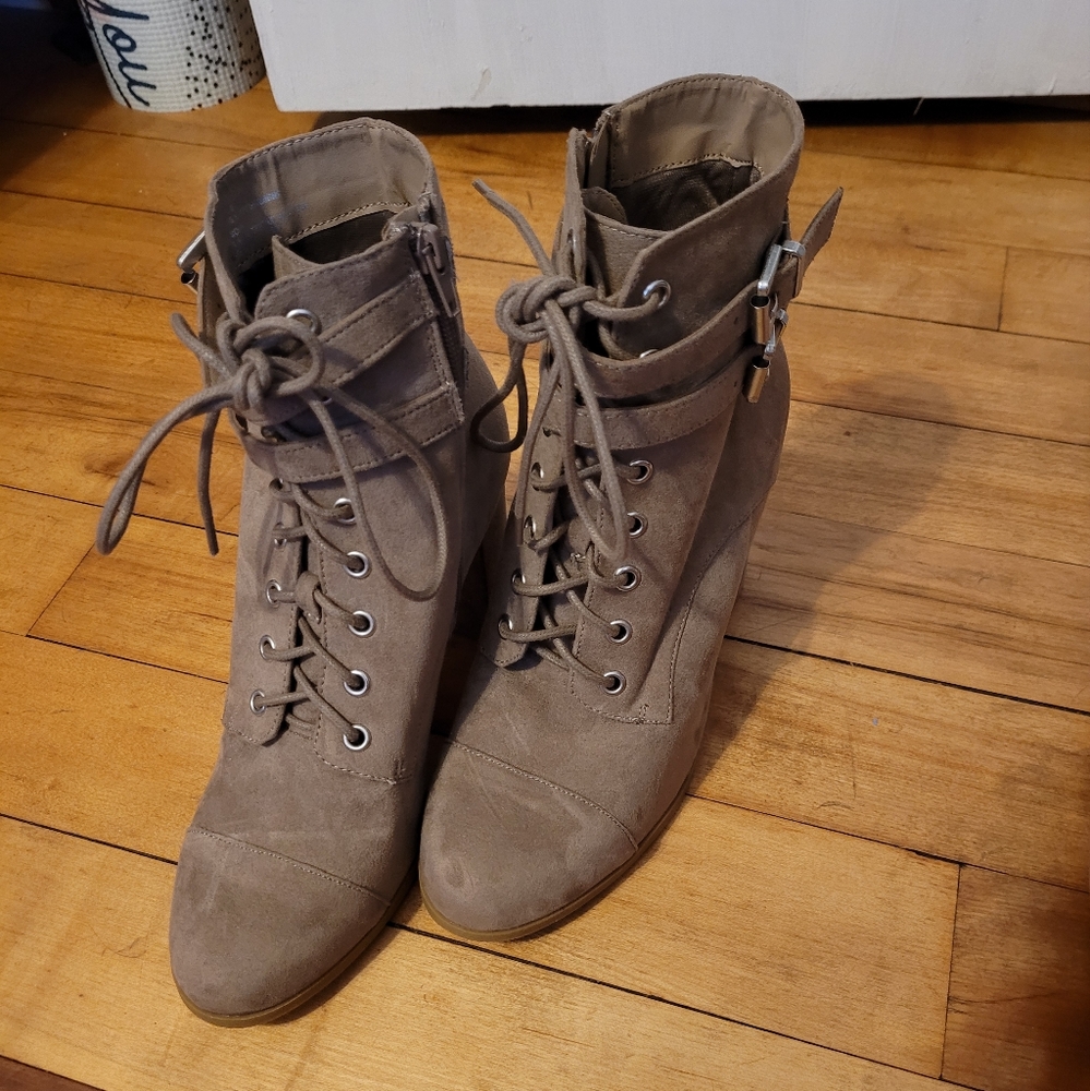 NWOT Madden Girl Suede Heel Boots - Picture 3 of 5